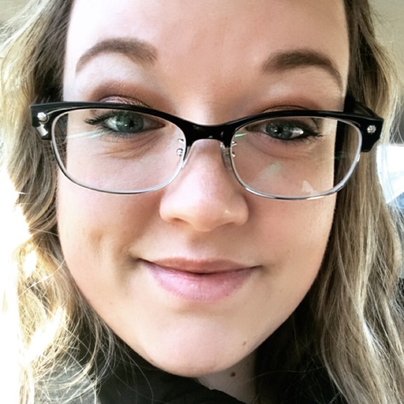 Meet your Posher, Emily - Picture 1 of 1